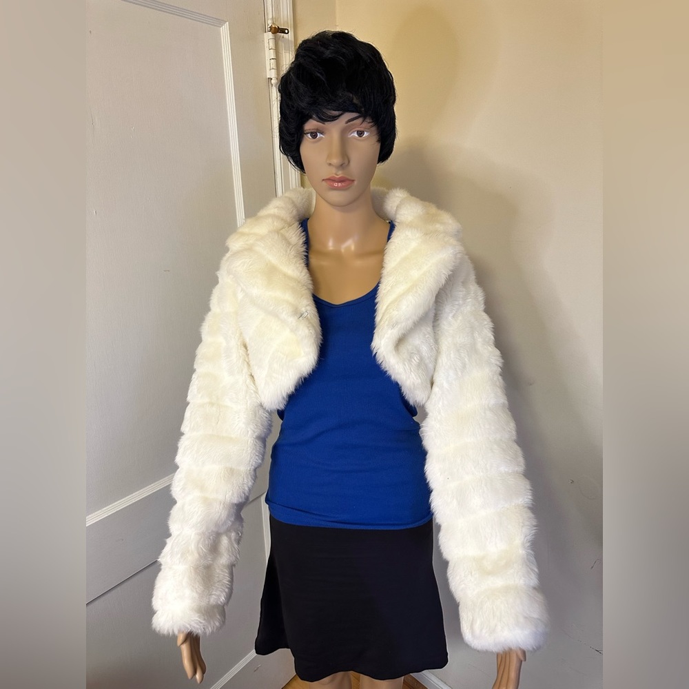 NWOT - Last Kiss - White Faux Fur Coat - Size M - Picture 10 of 14